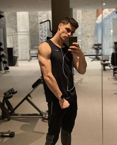 <em><strong>Carlos M.</strong></em>
